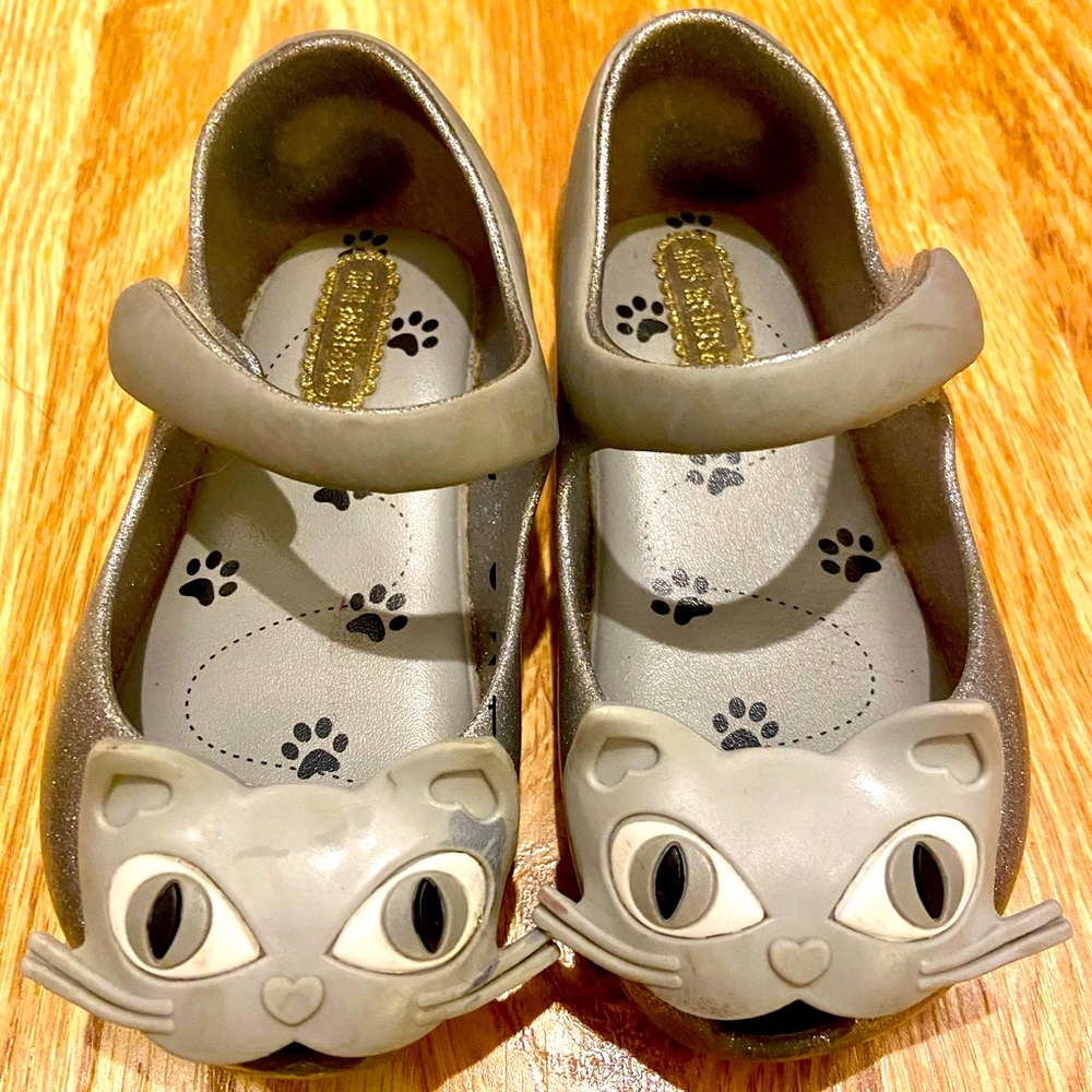 Play Mini Melissa size 7 kids silver cats sandals